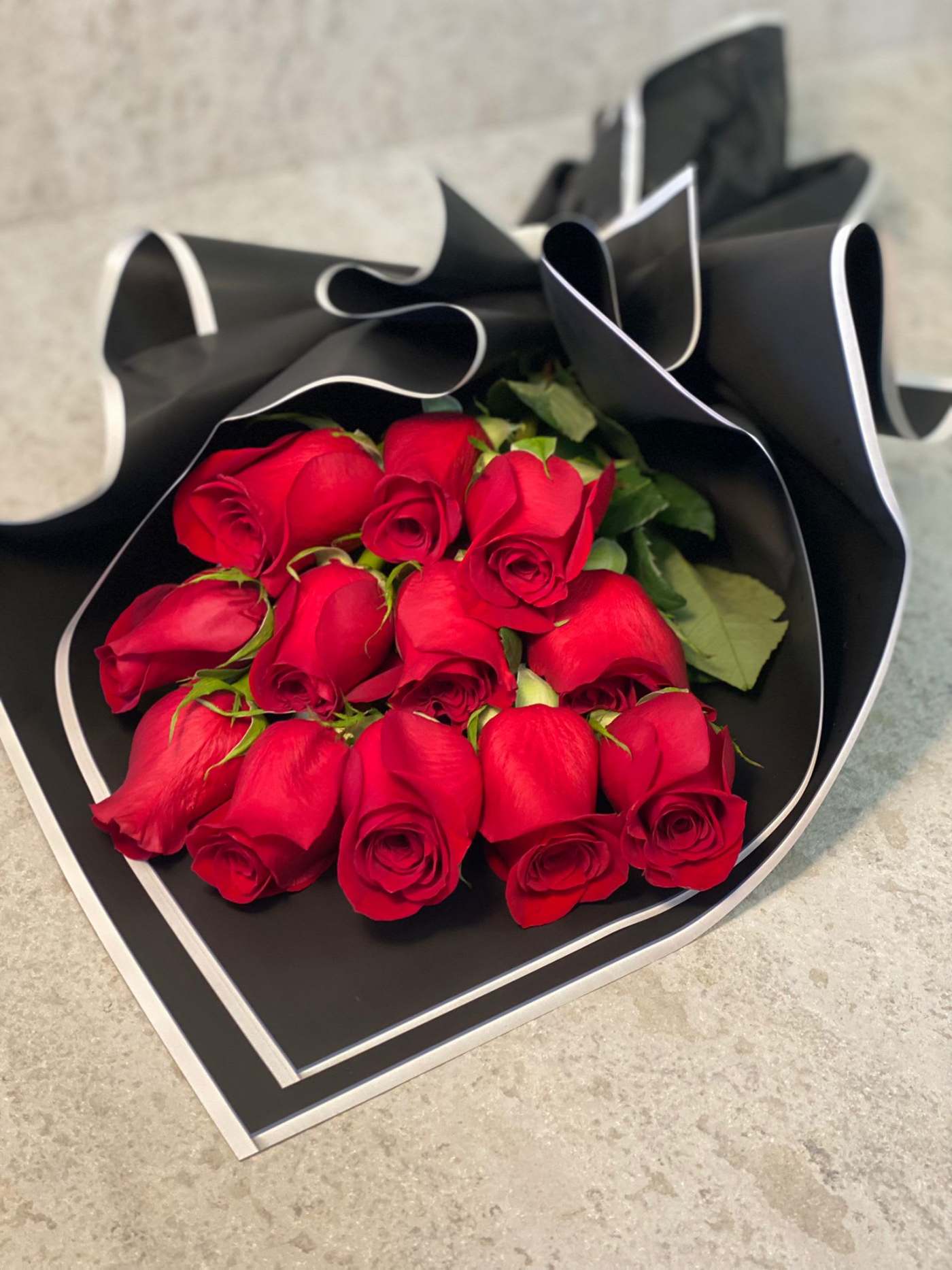 1-Dozen Roses Hand Tied – 7-garden