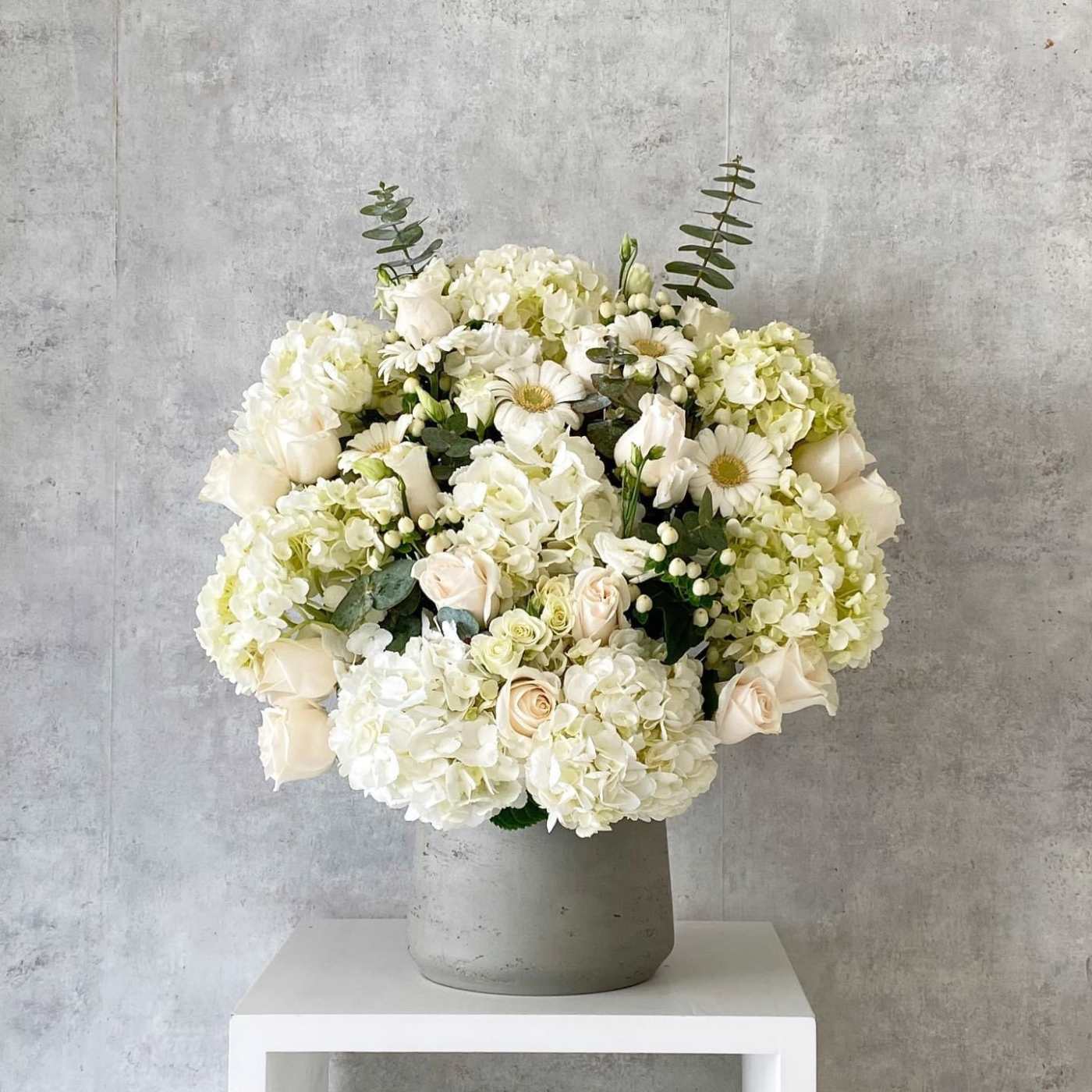 Mother’s Day White Flower Arrangement – Same Day Delivery Los Angeles