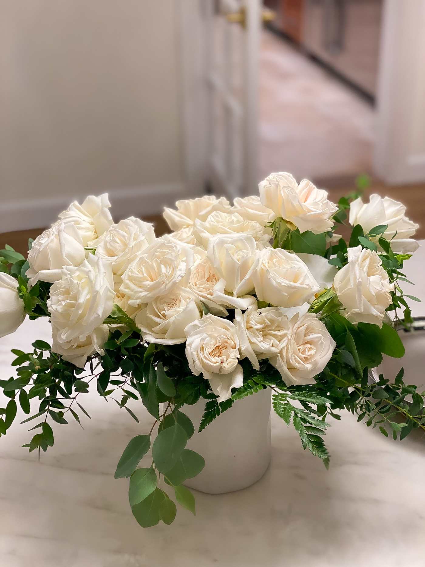 12 White Roses in Vase – Same Day Delivery Los Angeles